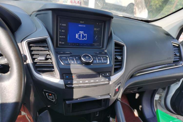 Used Dongfeng Aeolus AX7 2018 Classic 1.6T Automatic Luxury Model Audio And AC Panel