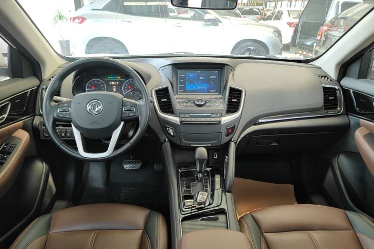 Used Dongfeng Aeolus AX7 2018 Classic 1.6T Automatic Luxury Model Center Console