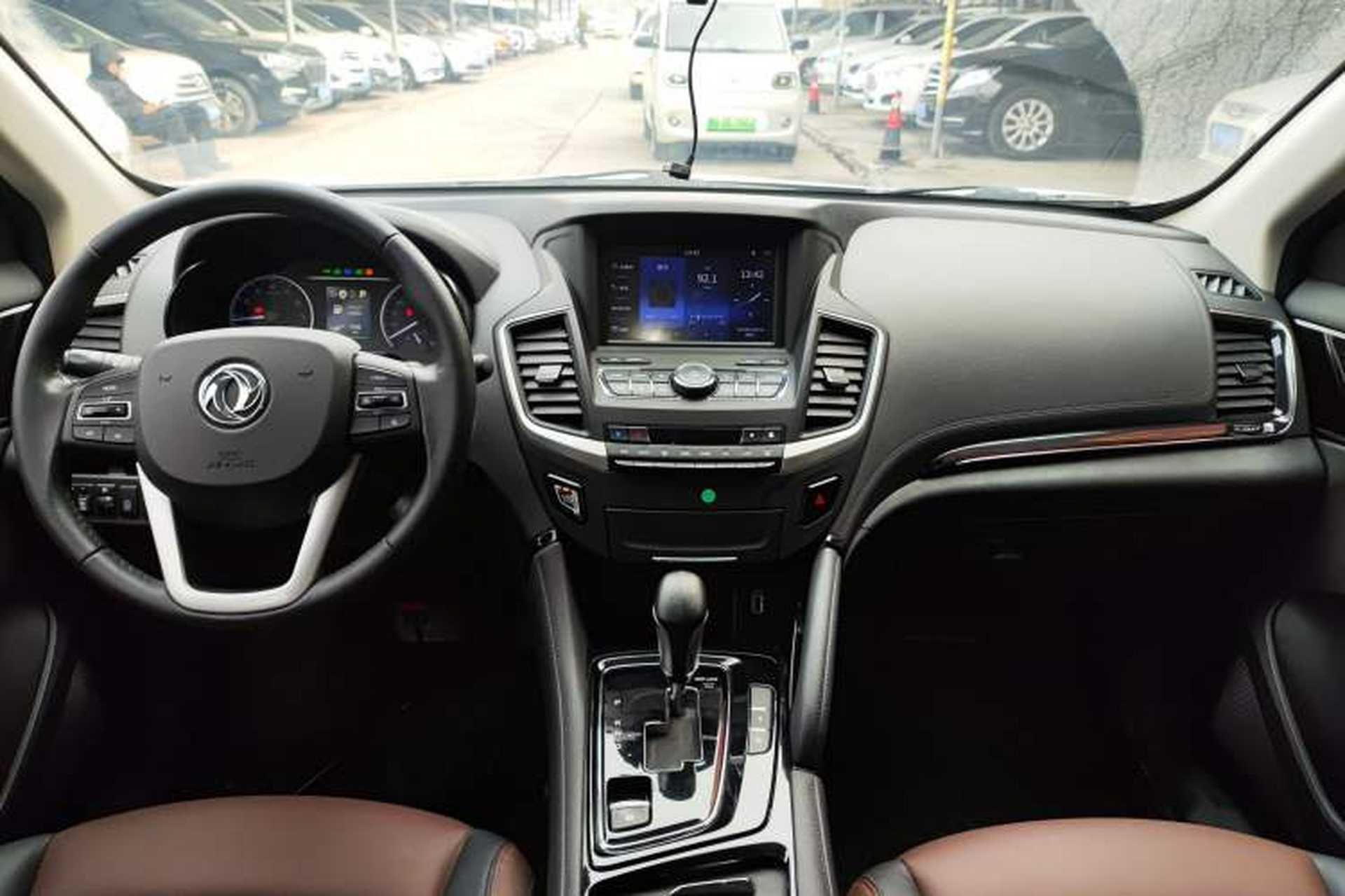 Used Dongfeng Aeolus AX7 2018 Classic 1.6T Automatic Luxury Model Center Console