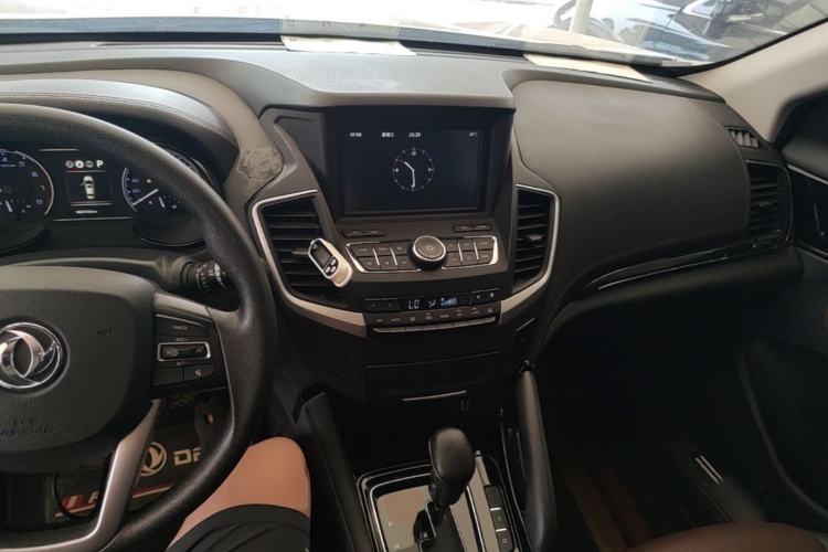 Used Dongfeng Aeolus AX7 2018 Classic 1.6T Automatic Elite Model Center Console