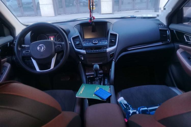 Used Dongfeng Aeolus AX7 2018 Classic 1.6T Automatic Luxury Model Center Console