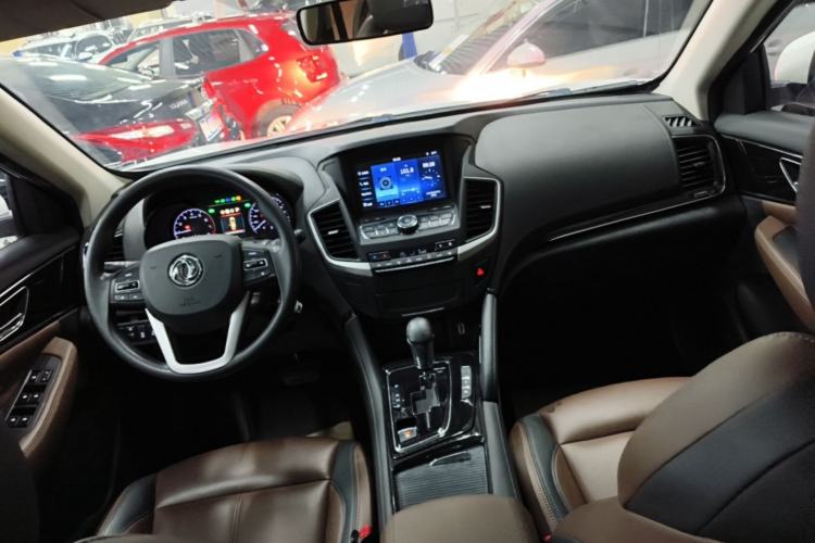 Used Dongfeng Aeolus AX7 2018 Classic 1.6T Automatic Elite Model Center Console