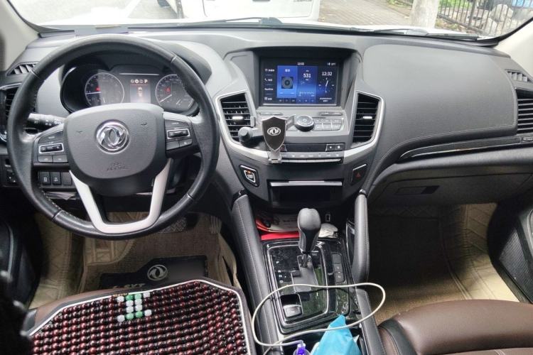 Used Dongfeng Aeolus AX7 2018 Classic 1.6T Automatic Luxury Model Center Console