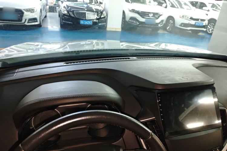 Used Dongfeng Aeolus AX7 2018 Classic 1.6T Automatic Luxury Model Center Console