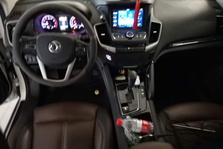 Used Dongfeng Aeolus AX7 2018 Classic 1.6T Automatic Luxury Model Center Console