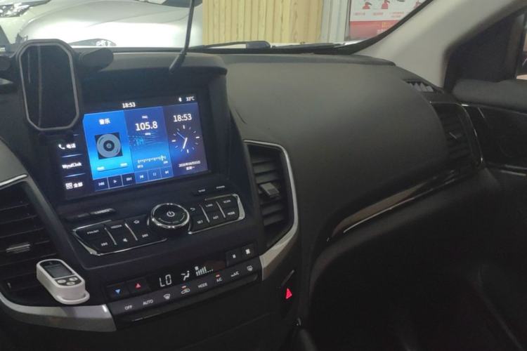 Used Dongfeng Aeolus AX7 2018 1.6T Automatic Luxury Special Edition Center Console
