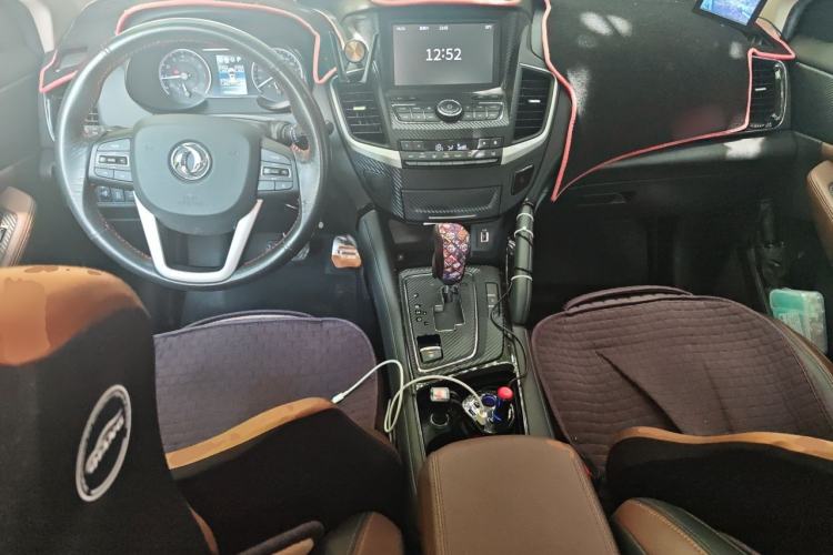 Used Dongfeng Aeolus AX7 2018 Classic 1.6T Automatic Elite Model Center Console