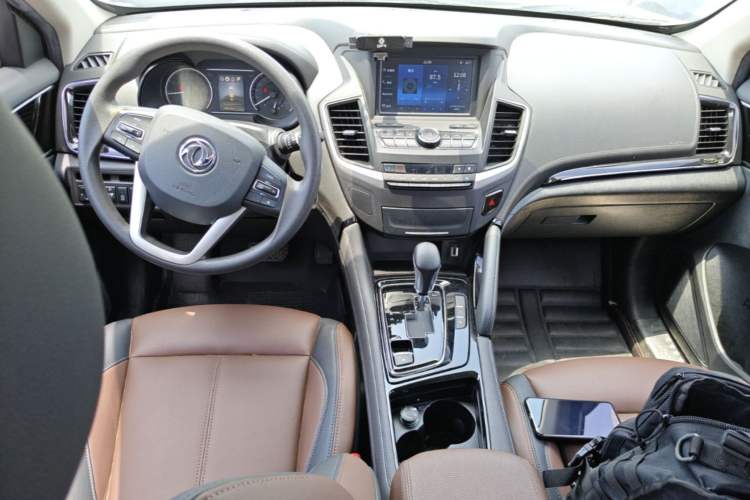 Used Dongfeng Aeolus AX7 2018 Classic 1.6T Automatic Elite Model Center Console