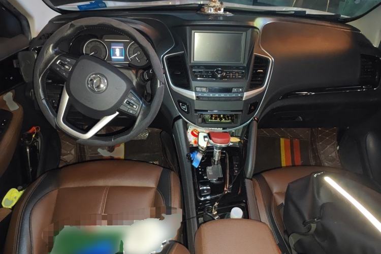 Used Dongfeng Aeolus AX7 2018 Classic 1.6T Automatic Luxury Model Center Console