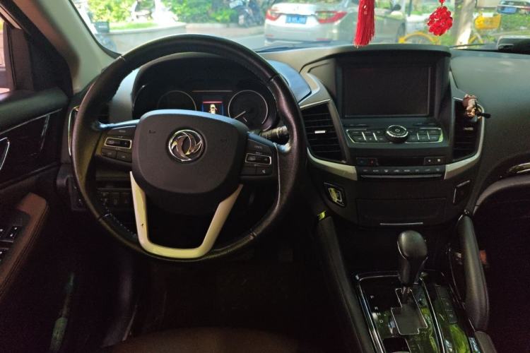 Used Dongfeng Aeolus AX7 2018 Classic 1.6T Automatic Luxury Model Center Console