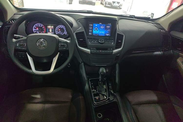 Used Dongfeng Aeolus AX7 2018 Classic 1.6T Automatic Elite Model Center Console