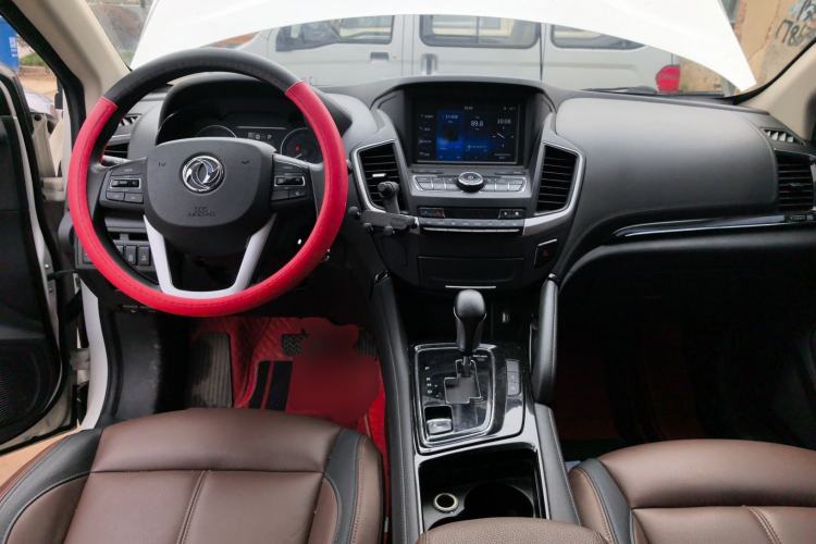 Used Dongfeng Aeolus AX7 2018 Classic 1.6T Automatic Elite Model Center Console