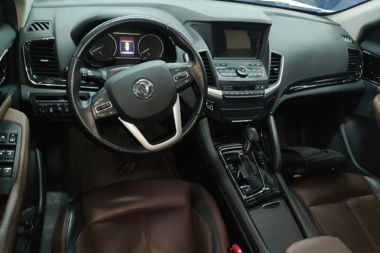 Used Dongfeng Aeolus AX7 2018 Classic 1.6T Automatic Luxury Model Center Console
