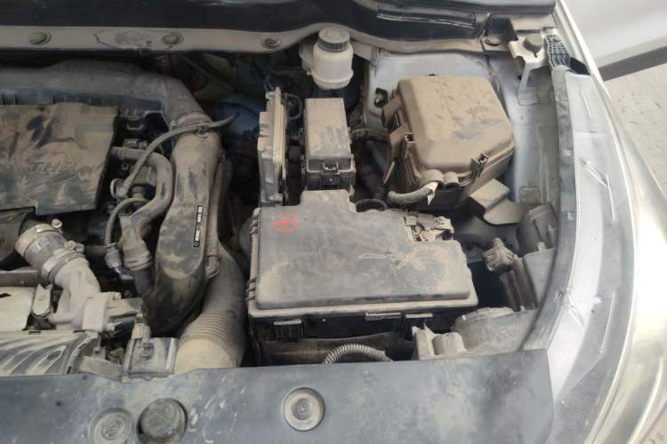 Used Dongfeng Aeolus AX7 2018 Classic 1.6T Automatic Luxury Model Engine Bay Left