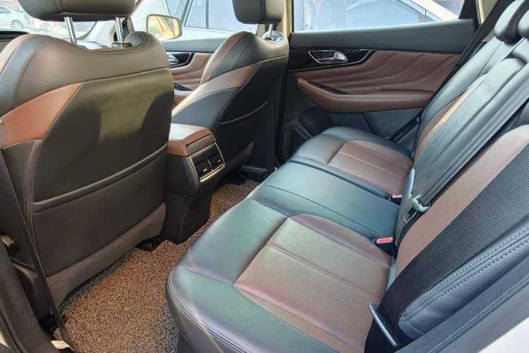 Used Dongfeng Aeolus AX7 2018 Classic 1.6T Automatic Luxury Model Exterior 6