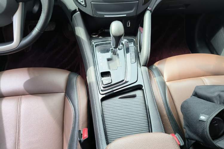 Used Dongfeng Aeolus AX7 2018 Classic 1.6T Automatic Luxury Model Gear Lever