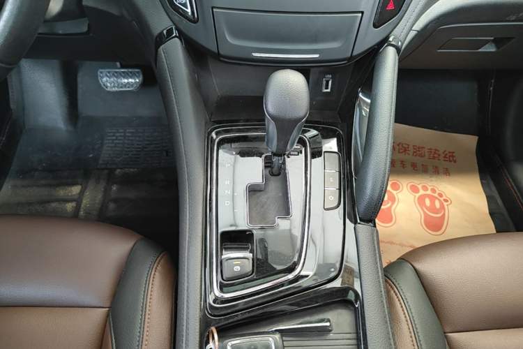 Used Dongfeng Aeolus AX7 2018 Classic 1.6T Automatic Luxury Model Gear Lever