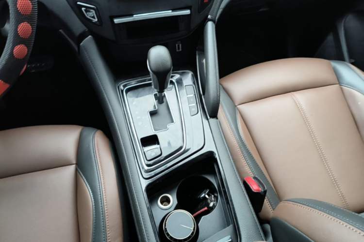 Used Dongfeng Aeolus AX7 2018 Classic 1.6T Automatic Luxury Model Gear Lever
