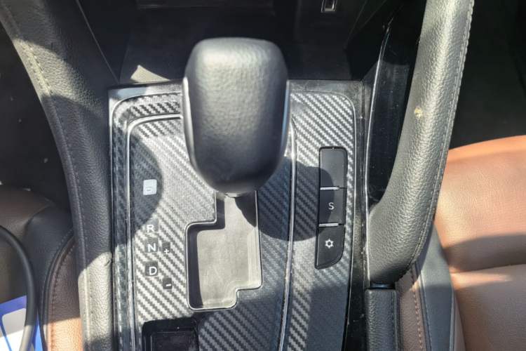 Used Dongfeng Aeolus AX7 2018 Classic 1.6T Automatic Elite Model Gear Lever