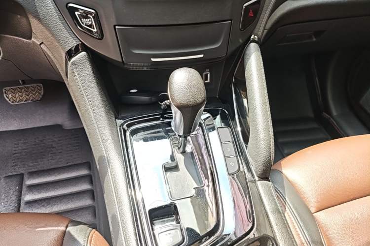Used Dongfeng Aeolus AX7 2018 Classic 1.6T Automatic Luxury Model Gear Lever