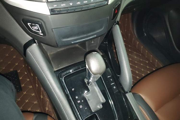Used Dongfeng Aeolus AX7 2018 Classic 1.6T Automatic Luxury Model Gear Lever