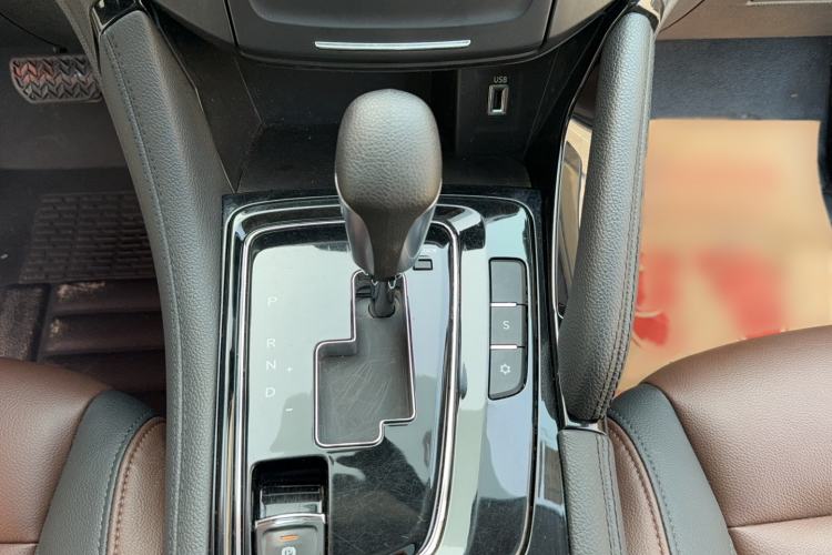 Used Dongfeng Aeolus AX7 2018 Classic 1.6T Automatic Luxury Model Gear Lever