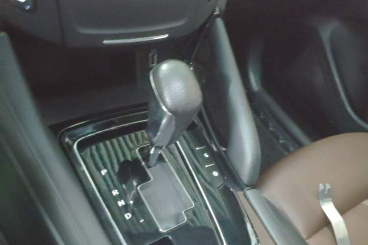 Used Dongfeng Aeolus AX7 2018 1.6T Automatic Luxury Special Edition Gear Lever