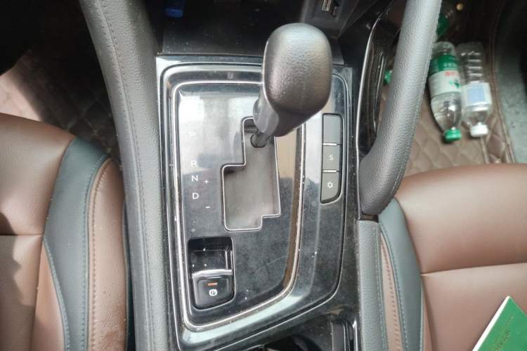 Used Dongfeng Aeolus AX7 2018 Classic 1.6T Automatic Luxury Model Gear Lever