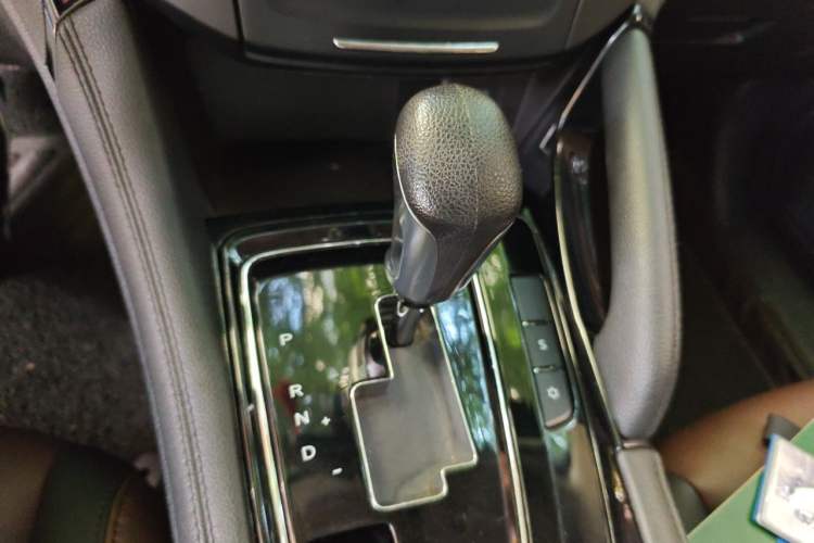 Used Dongfeng Aeolus AX7 2018 Classic 1.6T Automatic Luxury Model Gear Lever