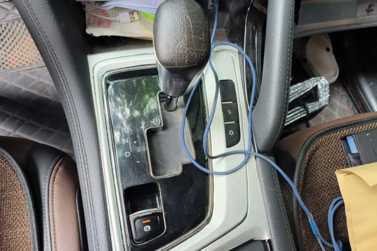 Used Dongfeng Aeolus AX7 2018 Classic 1.6T Automatic Luxury Model Gear Lever
