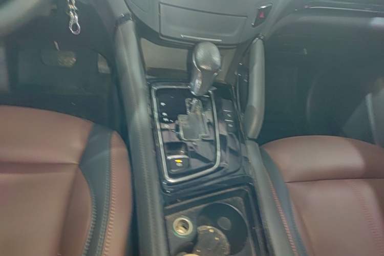 Used Dongfeng Aeolus AX7 2018 Classic 1.6T Automatic Elite Model Gear Lever