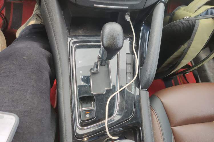 Used Dongfeng Aeolus AX7 2018 Classic 1.6T Automatic Elite Model Gear Lever