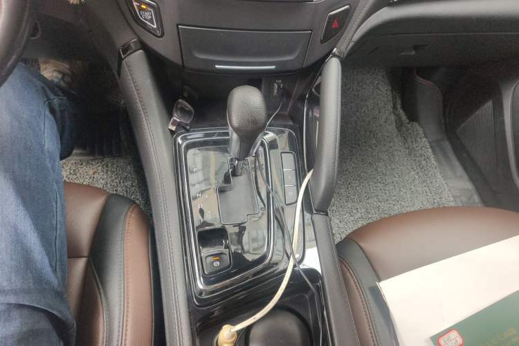 Used Dongfeng Aeolus AX7 2018 Classic 1.6T Automatic Luxury Model Gear Lever