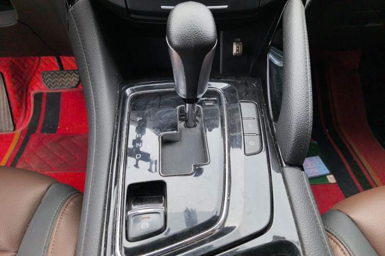 Used Dongfeng Aeolus AX7 2018 Classic 1.6T Automatic Elite Model Gear Lever