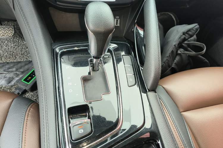Used Dongfeng Aeolus AX7 2018 Classic 1.6T Automatic Luxury Model Gear Lever