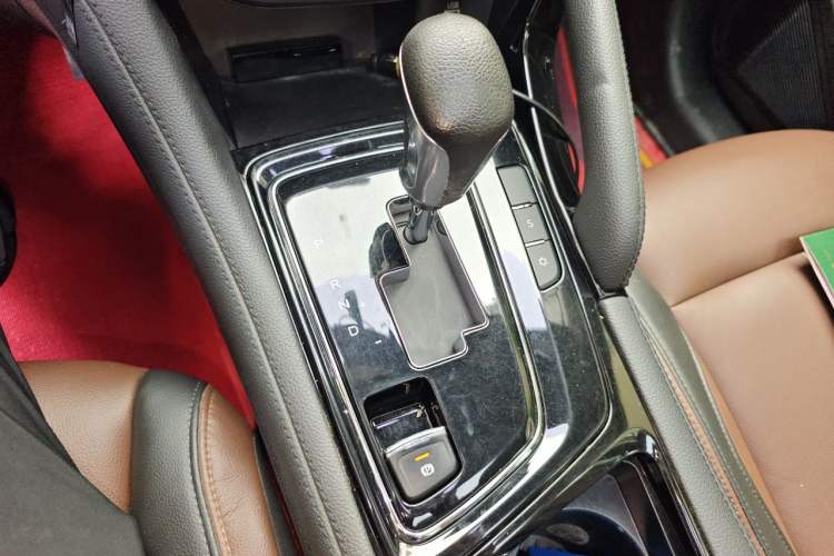 Used Dongfeng Aeolus AX7 2018 Classic 1.6T Automatic Luxury Model Gear Lever
