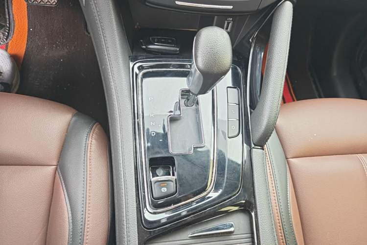 Used Dongfeng Aeolus AX7 2018 Classic 1.6T Automatic Luxury Model Gear Lever