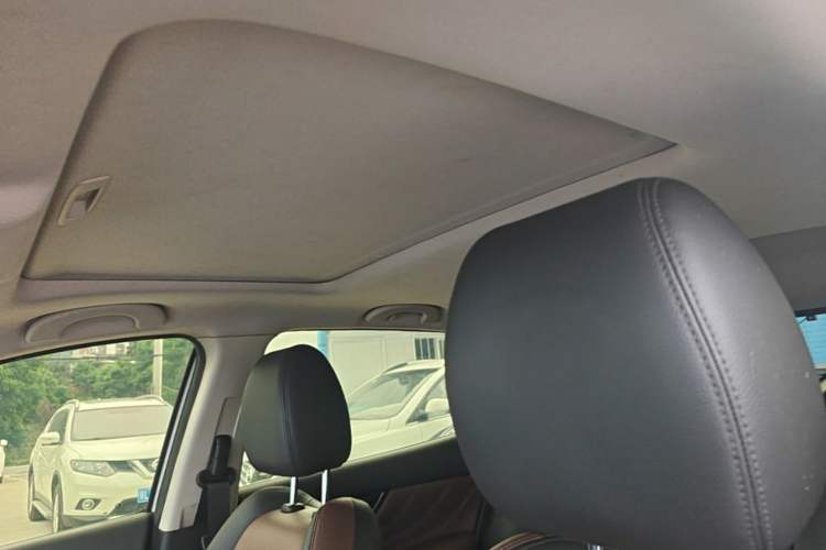 Used Dongfeng Aeolus AX7 2018 Classic 1.6T Automatic Luxury Model Headliner