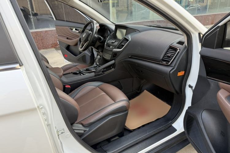 Used Dongfeng Aeolus AX7 2018 Classic 1.6T Automatic Luxury Model Interior 2