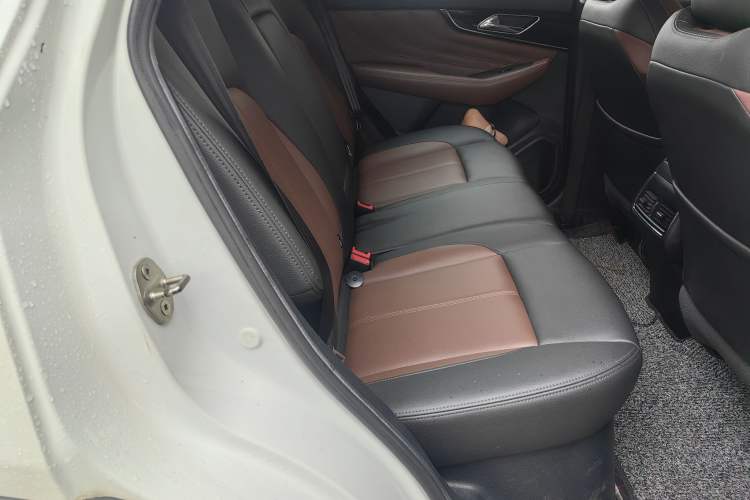 Used Dongfeng Aeolus AX7 2018 Classic 1.6T Automatic Elite Model Interior 4