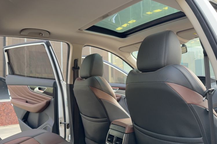 Used Dongfeng Aeolus AX7 2018 Classic 1.6T Automatic Luxury Model Interior 4