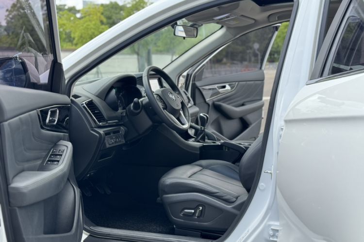 Used Dongfeng Aeolus AX7 2018 Classic 1.4T Manual Luxury Model Interior 4