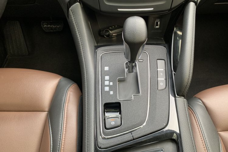 Used Dongfeng Aeolus AX7 2018 Classic 1.6T Automatic Luxury Model Interior 4