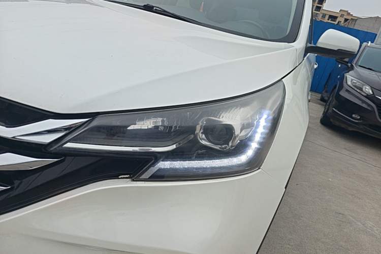 Used Dongfeng Aeolus AX7 2018 Classic 1.6T Automatic Luxury Model Left Front Headlight