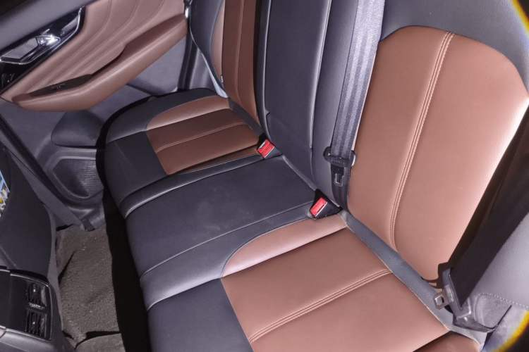 Used Dongfeng Aeolus AX7 2018 Classic 1.6T Automatic Luxury Model Left Rear Seat