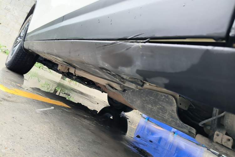 Used Dongfeng Aeolus AX7 2018 Classic 1.6T Automatic Luxury Model Left Side Sill