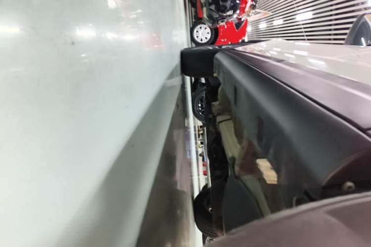 Used Dongfeng Aeolus AX7 2018 Classic 1.6T Automatic Elite Model Left Side Sill