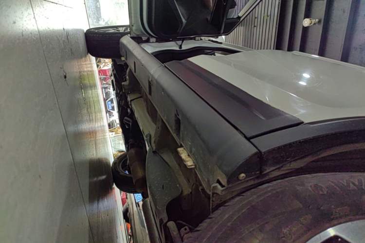 Used Dongfeng Aeolus AX7 2018 Classic 1.6T Automatic Elite Model Left Side Sill