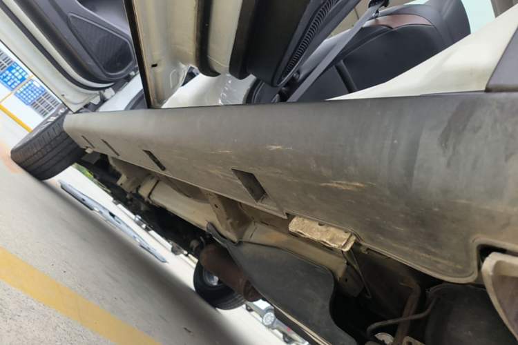 Used Dongfeng Aeolus AX7 2018 Classic 1.6T Automatic Luxury Model Left Side Sill