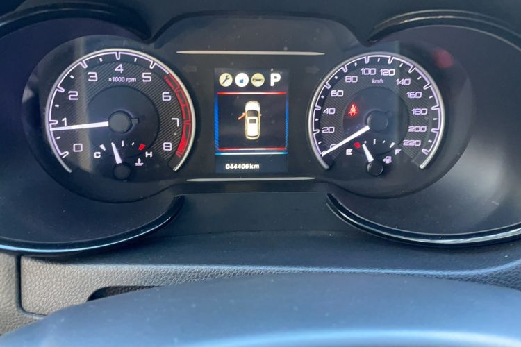 Used Dongfeng Aeolus AX7 2018 Classic 1.6T Automatic Elite Model Odometer Close Up